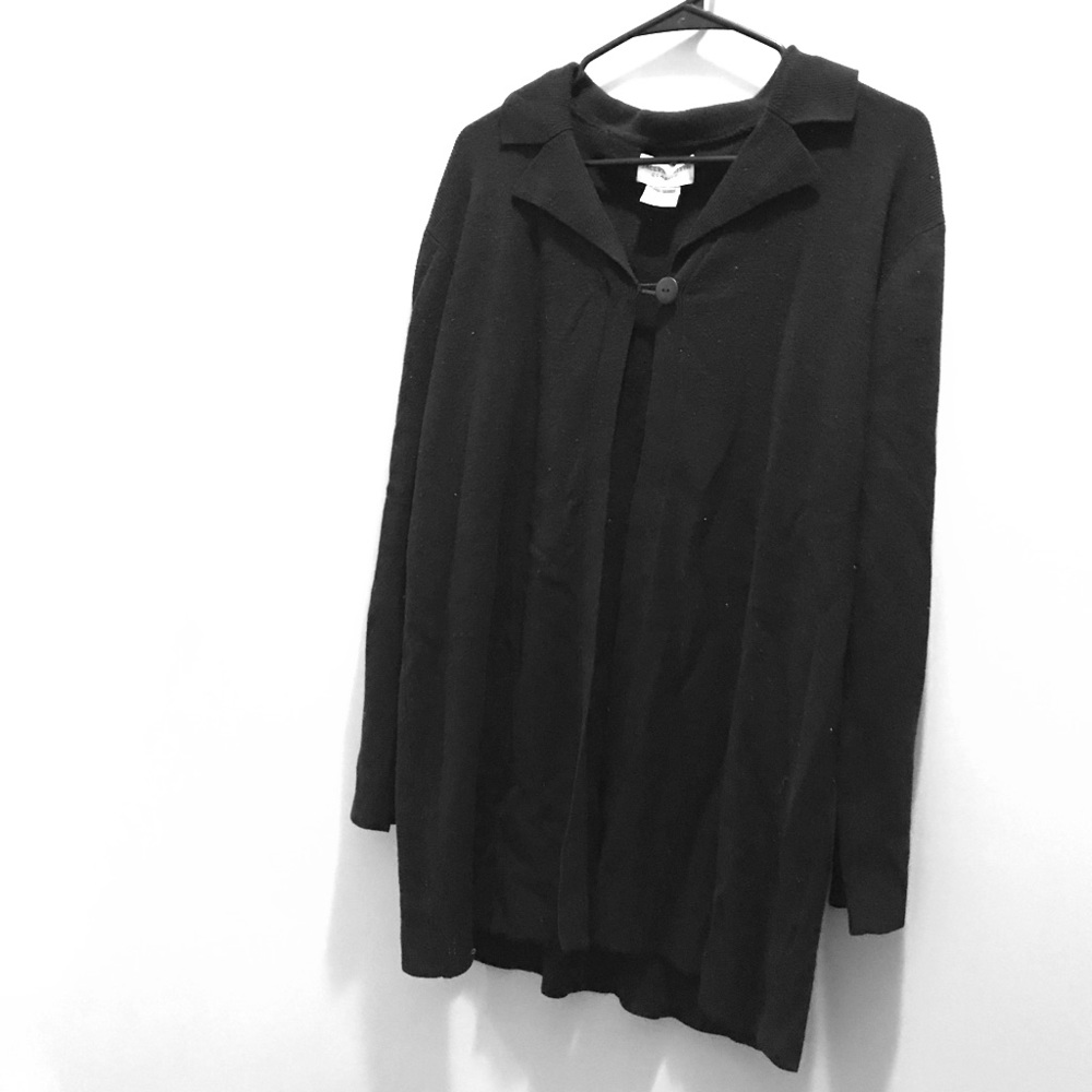 Jaclyn Smith Black one button cardigan